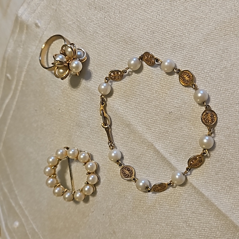 Gold-tone with Pearls Bracelet, Brooch, and Ring Set - Picture 1 of 8